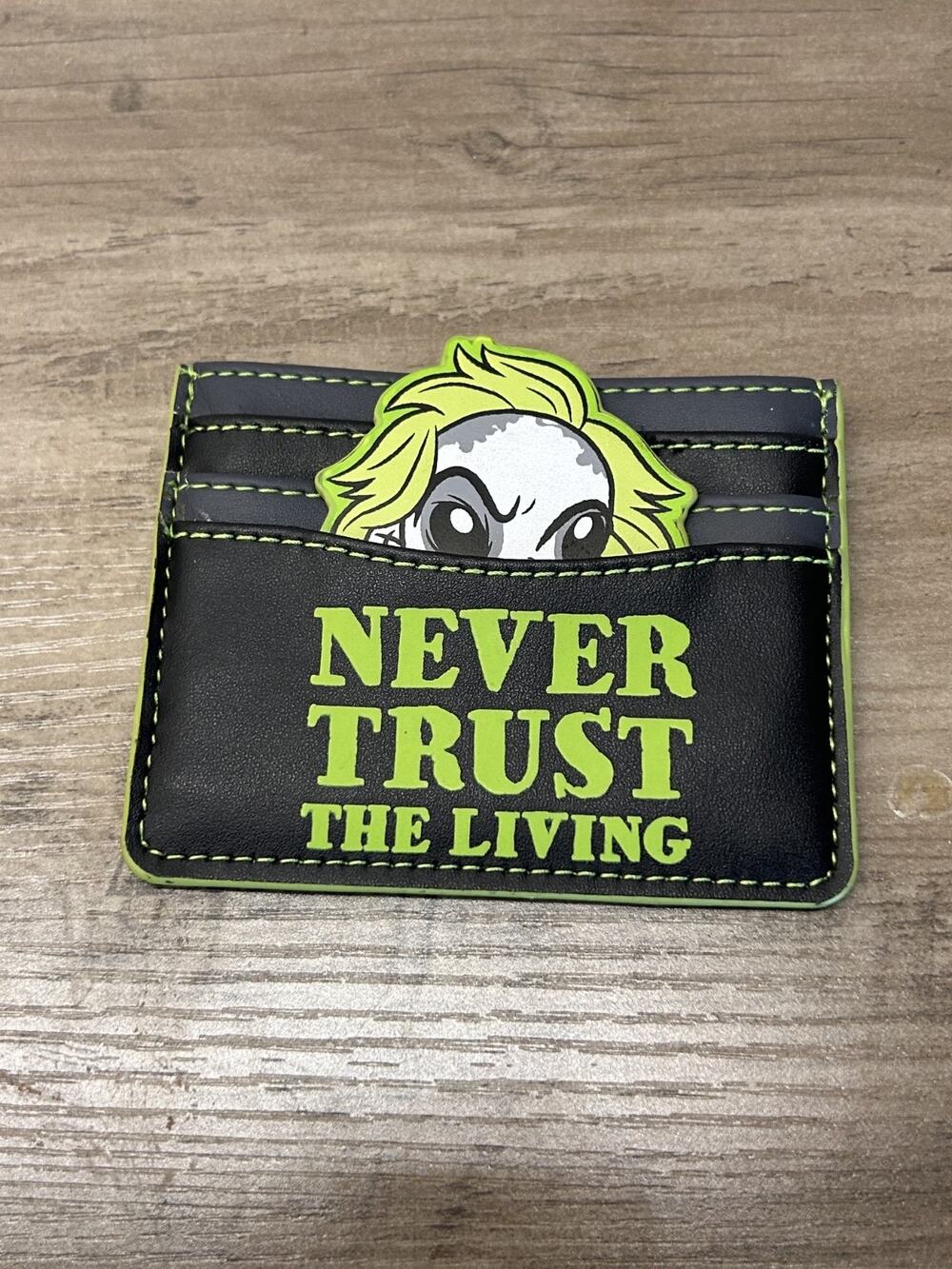 Loungefly: Beetlejuice Cardholder "Never Trust The Living" Sandworm Card Wallet